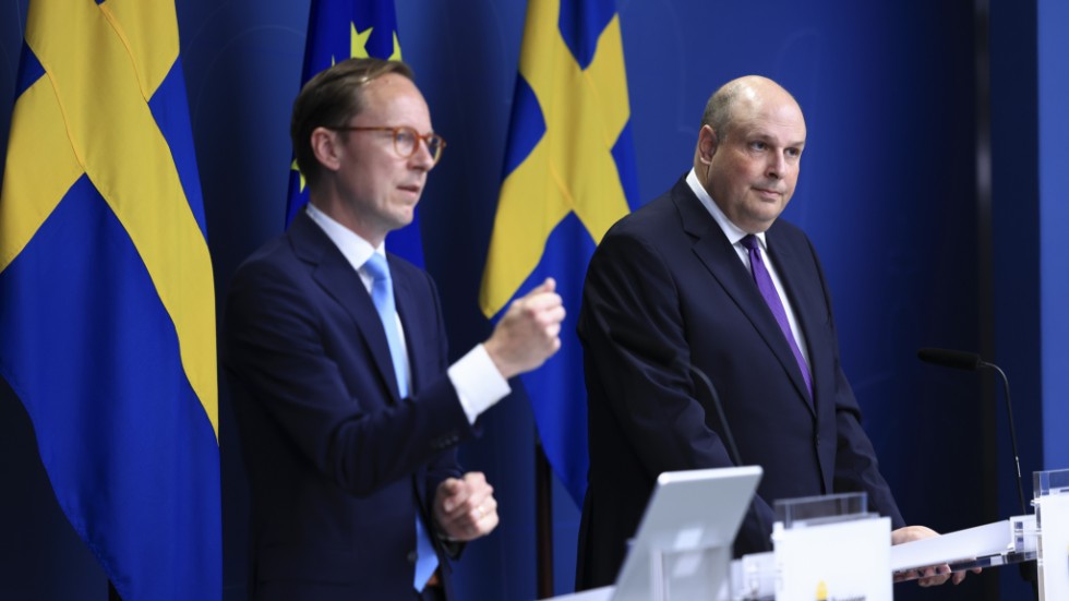Utbildningsminister Mats Persson (L) och Patrick Reslow, skolpolitisk talesperson för Sverigedemokraterna.
