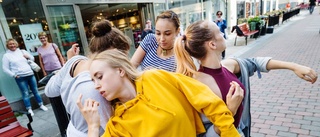 Se flashmob-dansen mitt i Piteå