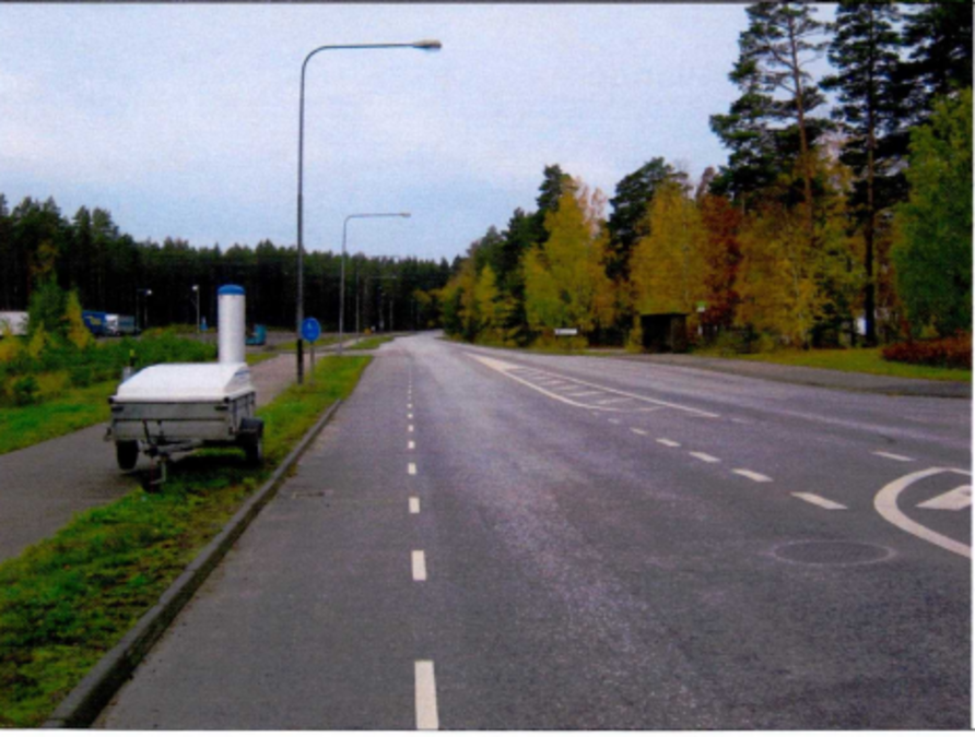 Fastnade i fartkamera med mobil – klarar sig med böter