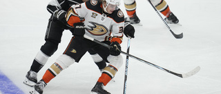 Beskedet: Carlsson spelar i NHL hela säsongen