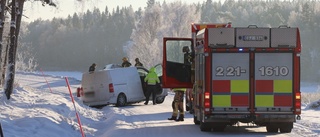 Två bilar i trafikolycka – hamnade i diket