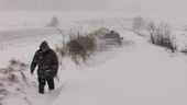 Allans skoltaxi fastnade i snön – försökte skotta i timmar