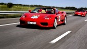 Kortege med hundratals Ferraribilar genom länet