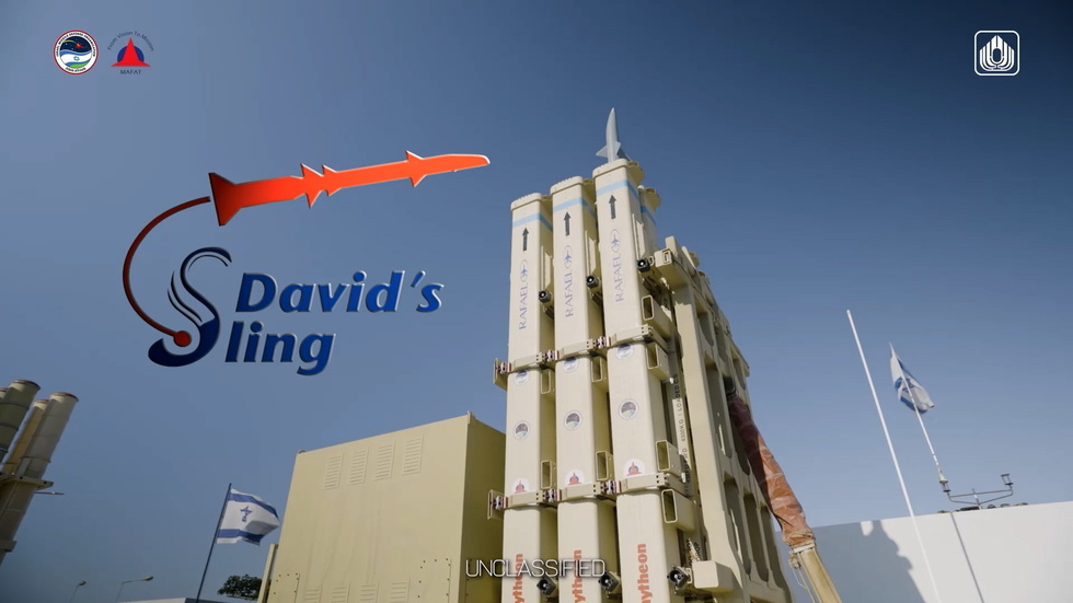 Stillbild ur film från Israels försvar med antirobotsystemet "Davids slunga".