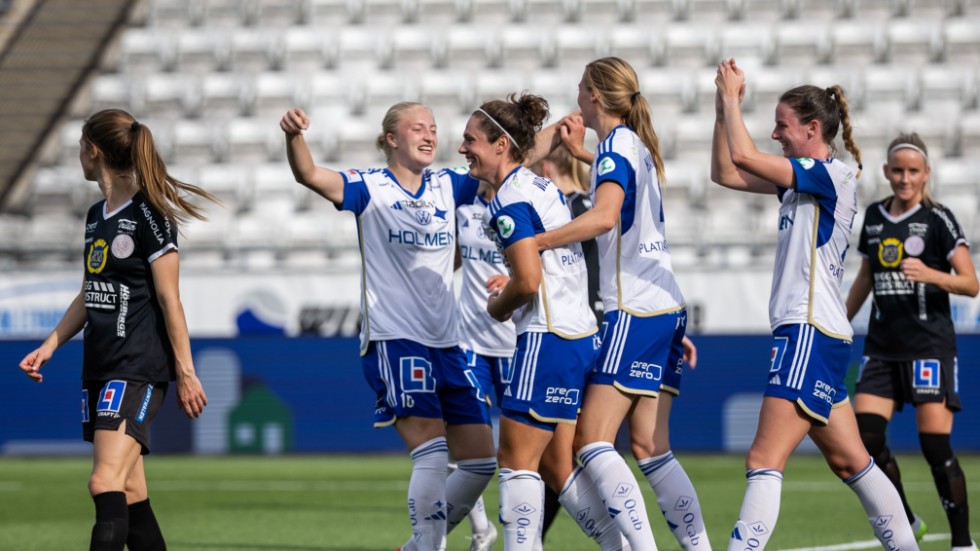 IFK Norrköpings Shannon Woeller jublar med lagkamraterna efter 1-0 mot IK Uppsala.