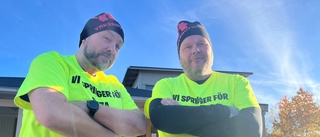 Kyrkvaktmästarna Håkan och Martin "tjockisjoggar" för pizza till ukrainska flyktingar