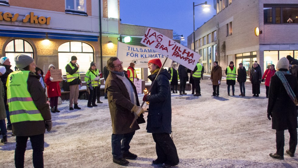 Naturskyddsföreningen i Katrineholm arrangerade en demonstration i centrum på fredagen.
