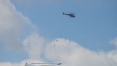Helikopter flyger lågt – för att se flera hundra meter ner: "Det kommer se konstigt ut"