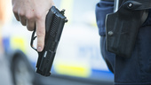 Rätt av polisen att skjuta verkanseld mot ung man i Röksta