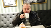 Eddie får kämpa för att komma in på caféer i Linköping