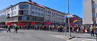 JUST NU: Hundratals går i första maj-tågen genom Uppsala