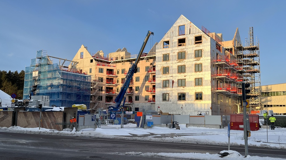 På Folkungavallen bygger Stångåstaden 75 lägenheter och 3 kommersiella lokaler. Det är ett av flera stora byggen som det kommunala fastighetsbolaget inledde under 2023. 