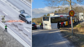 Bilist körde in i mitträcke – sedan fastnade bussen