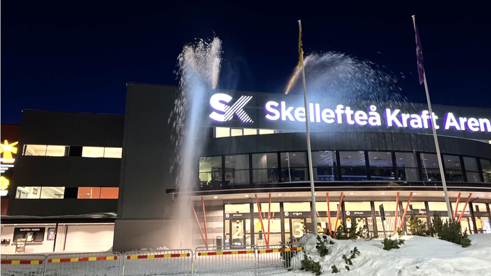 Skellefteå Kraft Arena's roof is in danger of collapsing due to large amounts of snow - that's why Skellefteå municipality has closed Hall A with immediate effect.