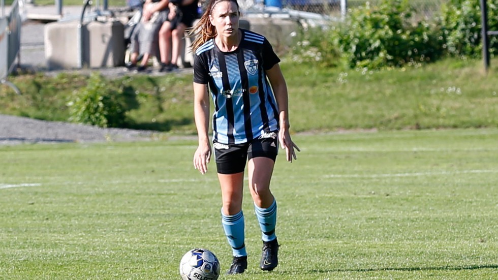 Det mesta talar för att Erika Bertilsson och hennes lagkompisar kommer att spela i den nybildade föreningen för damfotboll i Västervik. 