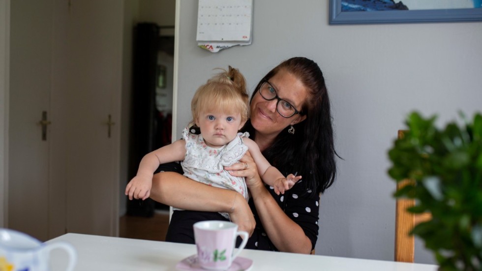 Camilla trivs med livet som hemmaförälder och sjubarnsmamma. ”Men det är betydligt mer än ett heltidsjobb”, säger hon. 
