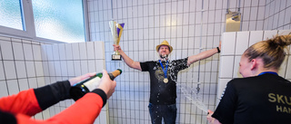 Tränaren tackade tuffa tiden i Linköping – efter stora guldfirandet