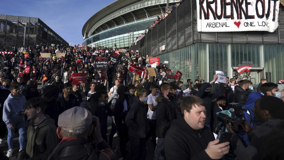 Missnöjet mot Arsenals ägare är stort bland supportrarna.