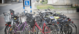 Trångt i cykelställen – kommunen borde plocka bort gamla cyklar