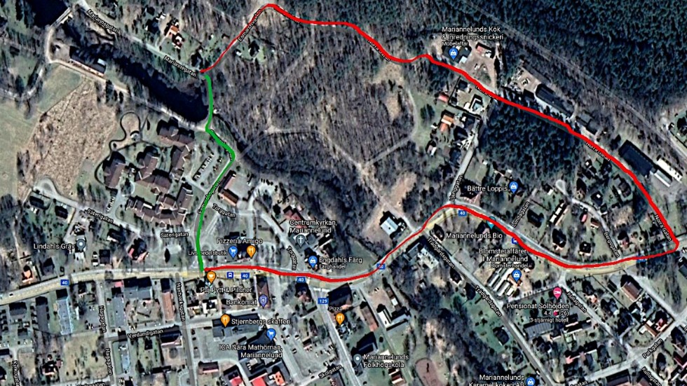 Boende i sex fastigheter i Mariannelund hänvisas till den rödmarkerade vägen  när de ska till samhället istället för den gröna som i dag. 