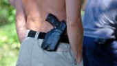 Polis glömde pistol på hotellrum