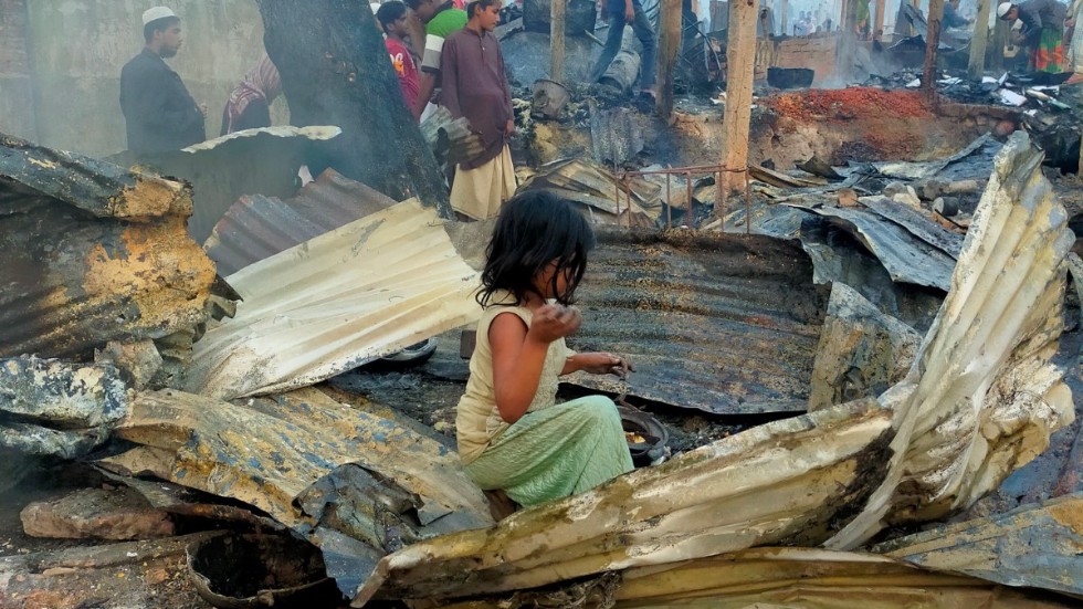 Den lilla flickan är rohingyer och bor i Cox's Bazar i Bangladesh, ett av världens största flyktingläger. Pressbild.