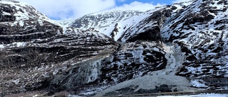 Stor lavin har gått norr om Stora Sjöfallet – fyra meter snöslask blockerar fjällvägen