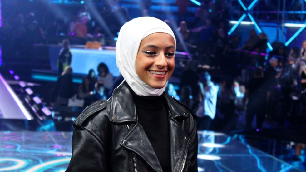 Vimmerbytjejen Amena Alsameai har gått från klarhet till klarhet i årets Idol. Nu är hon en av de tio sista deltagarna som är kvar i programmet.