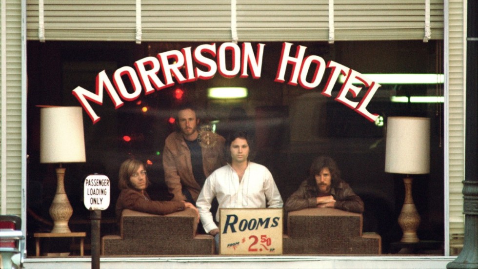 Året var 1969 när The Doors först blev utkastade från Morrison Hotel, berättar fotografen Henry Diltz, som fångade omslagsfotot till det klassiska albumet när receptionisten var borta. Pressbild.