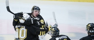 Uppgifter: Forwarden väljer Luleå Hockey