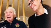 100-årige Einar överraskades med en klubbtröja