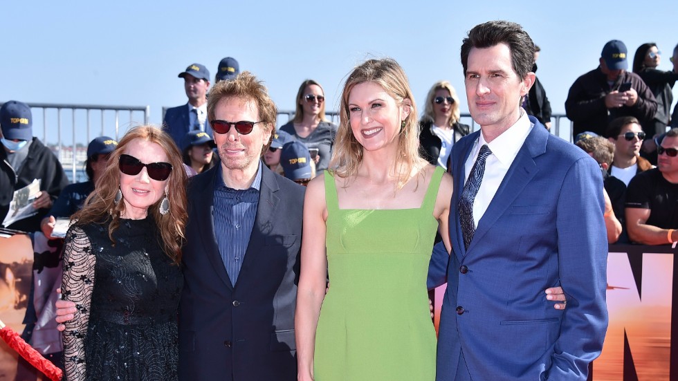 Jerry Bruckheimer och Joe Kosinski tillsammans med sina hustrur Linda och Kristin på världspremiären för "Top gun: Maverick" i San Diego.