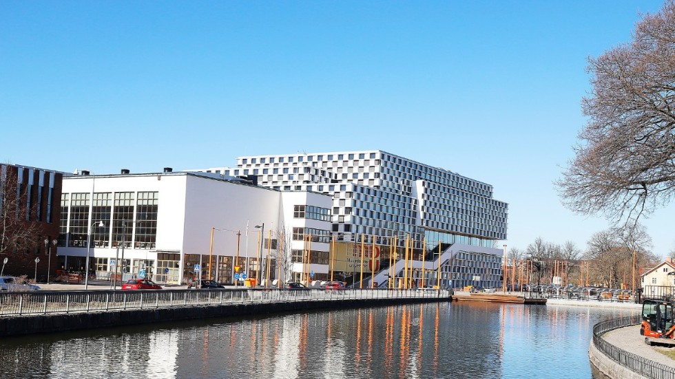 Mälardalens universitet stärker regionens kompetensförsörjning och ökar sannolikheten att de nya jobben hamnar i Eskilstuna och Västerås.