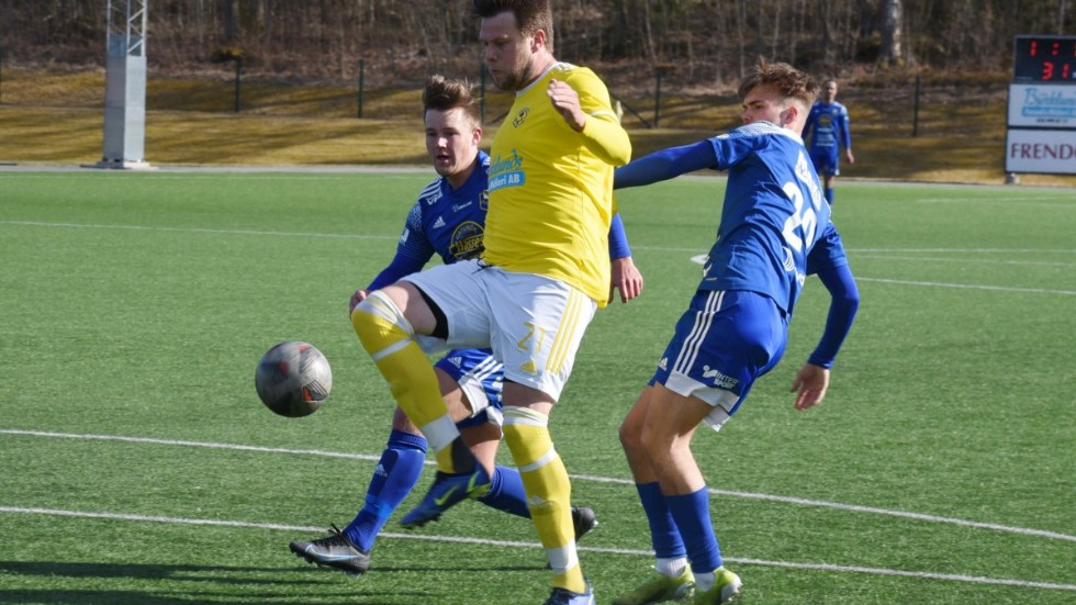 Rasmus Bexell visade vägen med två mål mot Hvetlanda. Här gör han 2–0 för Kisa.