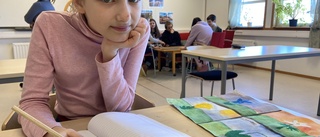 Lada, 12, från trasiga Tjernihiv slussas nu in i skolan – med vårblommor: "Jag vill bli webbdesigner"