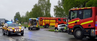 Trafikolycka utanför Mio i Öjebyn – två bilar inblandade • Kvinna lastad i ambulans