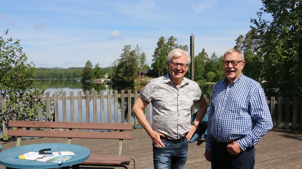 Anders Andersson från IOGT-NTO och Börje Karlsson från PRO gör gemensam sak och återupplivar midsommarfesten vid sommarhemmet.