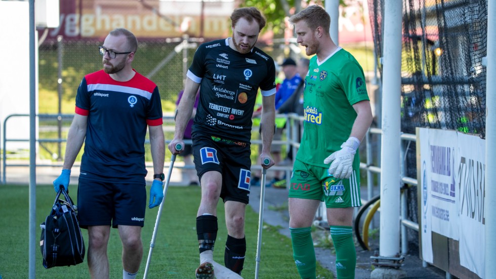 ÅFF-målvakten Linus Dahlgren blev skadad.