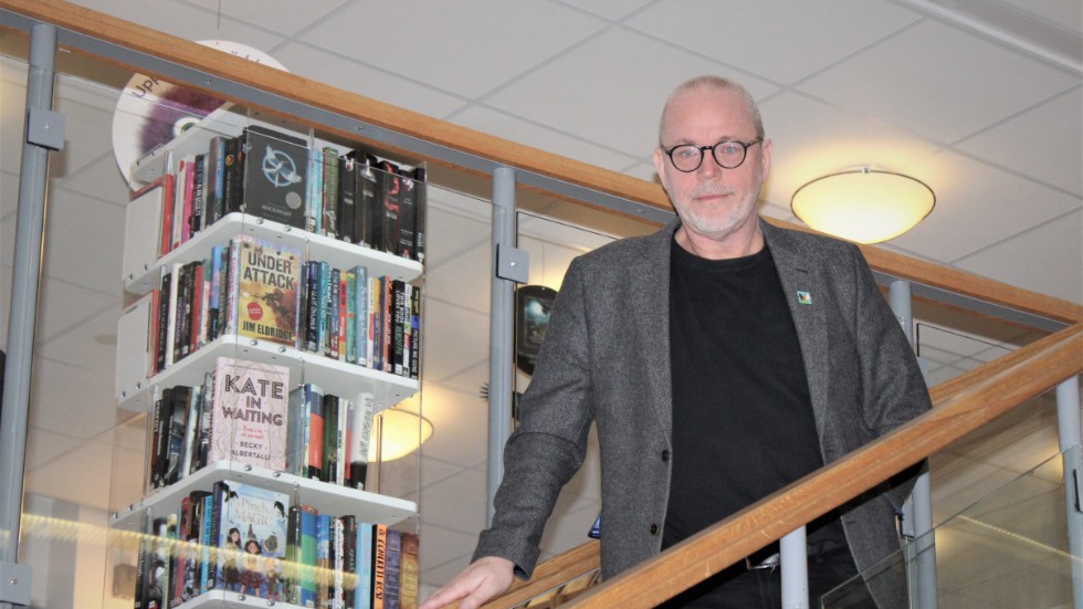 "Vi har två resurspersoner inne fram till sista augusti, för att underlätta för den nya biblioteksorganisationen att komma igång", skriver Thomas C Ericsson, chef på biblioteket i Vimmerby, i ett mejl till redaktionen.
