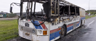 Ökänd partybuss i Umeå totalskadad i brand – kan vara anlagd: ”Finns inte några spaningsuppslag att gå på”