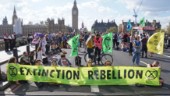 Klimataktivister blockerar Londonbroar