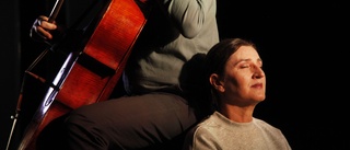 Riksteaterns nya pjäs i Vimmerby skildrar det mörka på ett ljust sätt: "Det är en fantastisk historia om sorg"