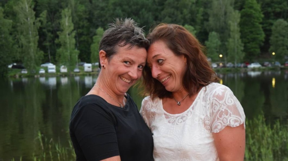 "Det är inga problem att köra två timmar för ett bra dansband" tycker vänninorna Kristin Hägerstrand och Maria Sjöström.