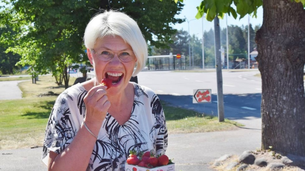 Eva-Lena Eriksson hade en lyckad försäljning av jordgubbar under lördagen.