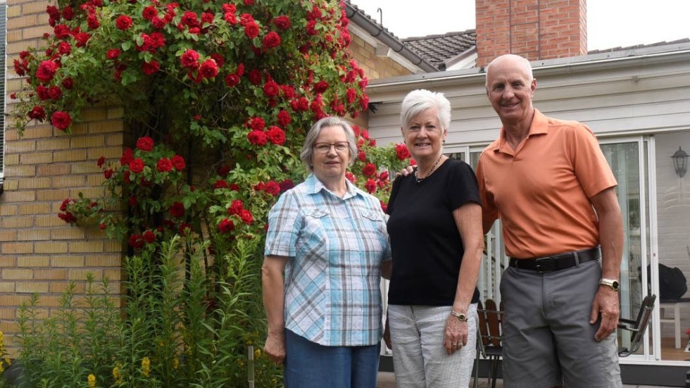 Astrid Johansson med de amerikanska gästerna Susan och Paul Heffner som besöker släkten i Sverige för första gången.