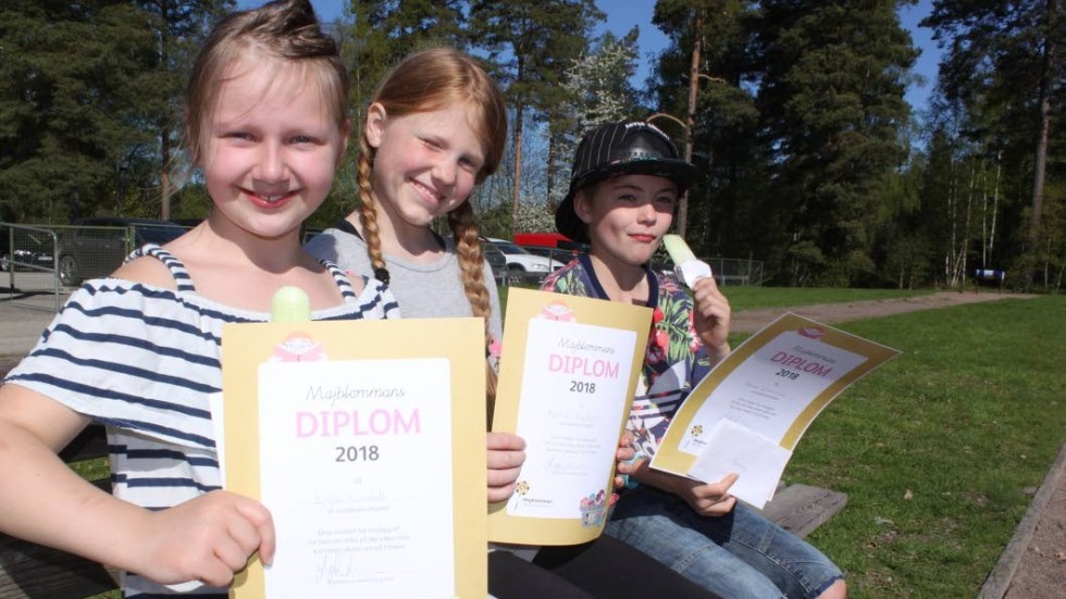 Lilja Lindell, Astrid Styrbjörn och Simon Gunnarsson fick Majblommediplom.