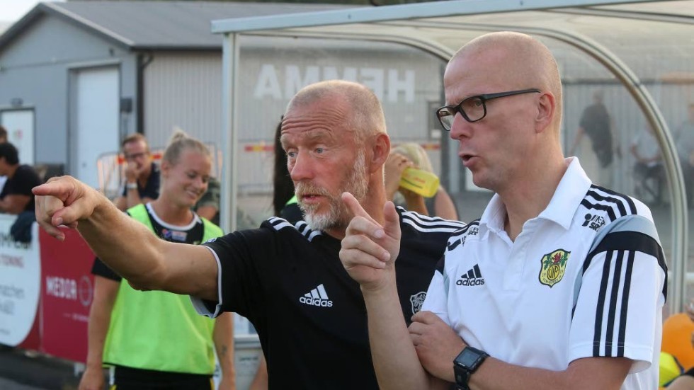 Håkan Ericsson, höger, kommenterar Jonas Karlssons beslut att kliva av som huvudtränare för Vimmerby IF.
