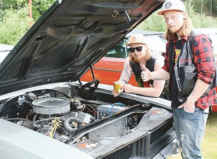 Adam och Erik Svensson (Steel Brothers) är två bilfantaster.