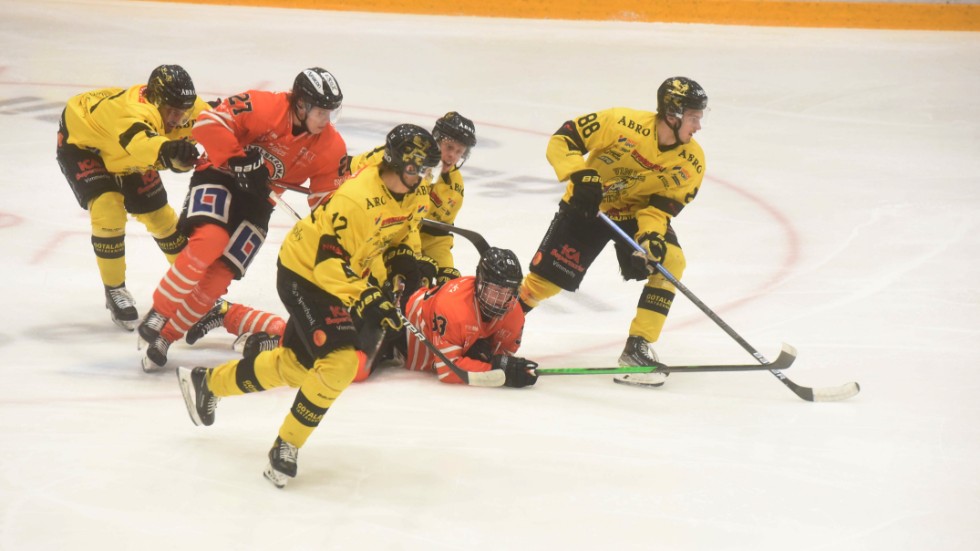 Vimmerby Hockey lyckades sätta stopp för Karlskrona till slut efter åtta raka nederlag. Segern innebar även att VH är nära en plats i slutspelet.