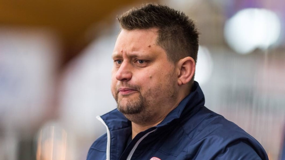 VIK-tränaren Mattias Karlin vill att VIK rättar till en del smågrejer för att kunna besegra Karlskrona ikväll.
